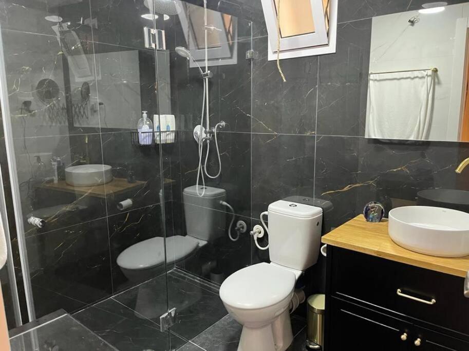 לופט כפרי / אלגנטי מקסים + חניה ללא תשלום Lägenhet Ashdod Exteriör bild